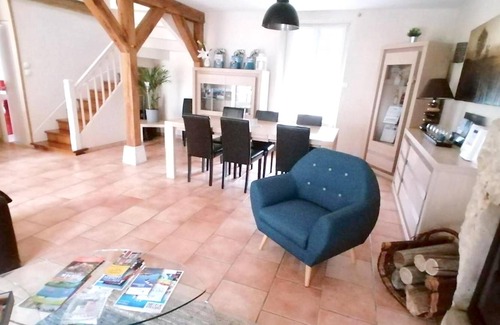 La Chapelle-Saint-Martin-en-Plaine House | Homerez - Big house for 9 ppl. with garden at La Chapelle-Saint-Martin-en-Plaine
