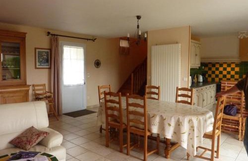 La Chapelle-Saint-Martin-en-Plaine House | Gîte La Chapelle-Saint-Martin-en-Plaine, 4 pièces, 7 personnes - FR-1-491-55