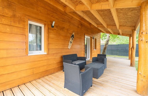 La Gripperie-Saint-Symphorien House | Cosy chalet with terrace, peaceful setting between Rochefort & Royan – near beaches, nature
