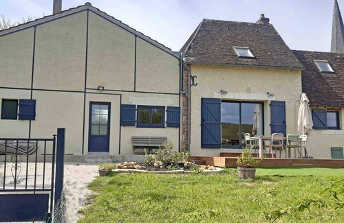 Longny les Villages Cottage | Charming Renovated Country House: 3 Bedrooms, Large Garden, Near Forest Trails, Pet-Friendly