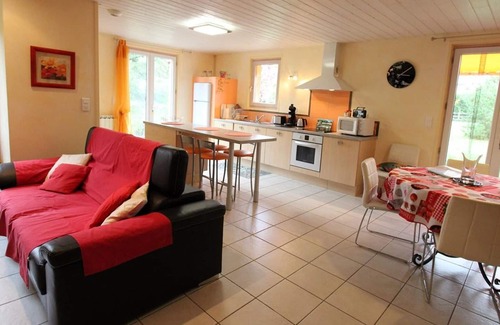 Neuveglise-sur-Truyere Cottage | Gite Neuvéglise-sur-Truyère-Sériers, 2 bedrooms, 4 persons