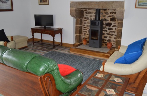 Saint-Georges-de-Reintembault Cottage | A Rural South Facing Haven