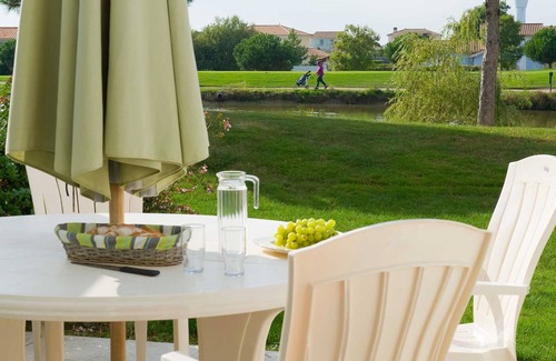 L'Aiguillon-sur-Vie House | Le Domaine de Fontenelles by Interhome