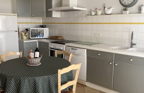 Saint-Hilaire-de-Villefranche House | Maison au Calme à la Campagne - Décor Soigné - Pour 6 Personnes