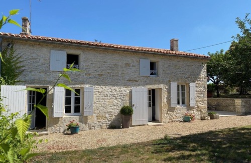 Saint-Hilaire-de-Villefranche House | Maison au Calme à la Campagne - Décor Soigné - Pour 6 Personnes