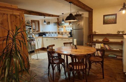 Saint-Jean-Saint-Maurice-sur-Loire House | Maison de village médiéval surplombant les méandres de la loire