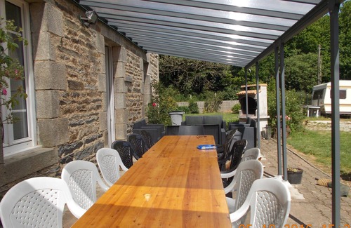 Saint-Malo-des-Trois-Fontaines House | Spacious house with large garden and shaded terrace