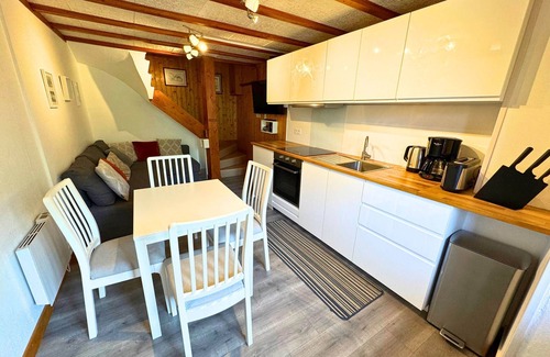 Praranger Apartment | Cozy Village House with Terrace, Close to Skiing and Free Wi-Fi