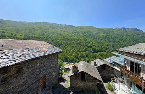 Praranger Apartment | Cozy Village House with Terrace, Close to Skiing and Free Wi-Fi