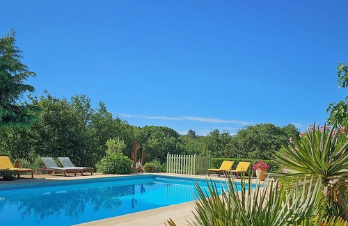 Saint-Maximin-la-Sainte-Baume House | Lovely gite on a vineyard. large swimming pool, very peaceful