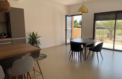 Saint-Quentin-la-Poterie House | Villa Saint-quentin-la-poterie