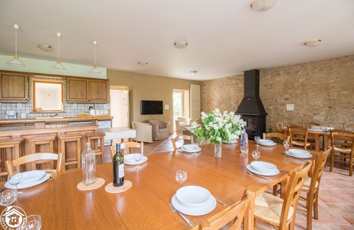 Saint-Quentin-sur-Sauxillanges House | 3* HELI GOULAPIE group gite with mountain views