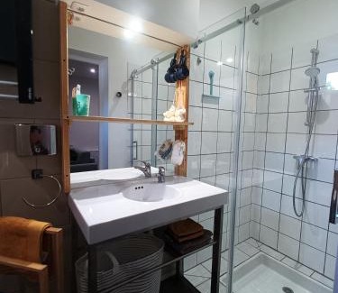 Saint-Remy-en-Bouzemont-Saint-Genest-et-Isson House | Petite maison atypique