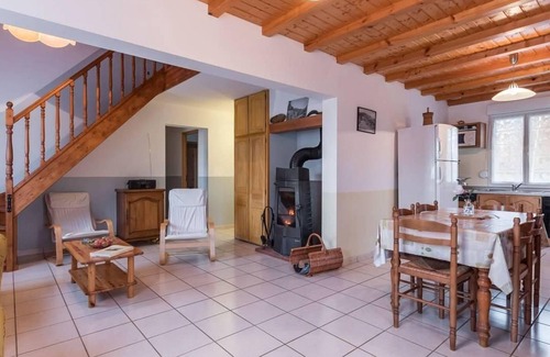 Ternuay-Melay-et-Saint-Hilaire Cottage | Peaceful house with sauna, whirlpool bath, and pétanque court