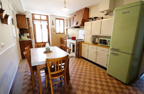 Treigny Other | Room rental Bienvenue chez Mémé Chambre de Maurice