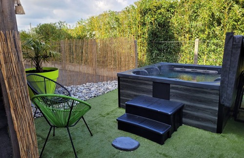 Villedieu-les-Poeles House | Family gite, SPA, games room with table soccer, pool table