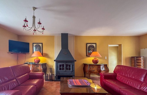 Faverolles Cottage | Charming Villa with Indoor Pool, Private Tennis Court, Near Zoo and Castles