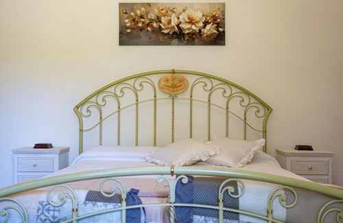Miano Bed & Breakfast | Framí b&b. Comfort and relaxation surrounded by greenery, between the sea and the mountains.