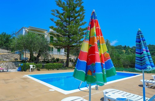 Agios Spyridon Corfu Apartment | Fran Apartment: Cozzy apartment with a shared pool, breakfast options and close to the beach