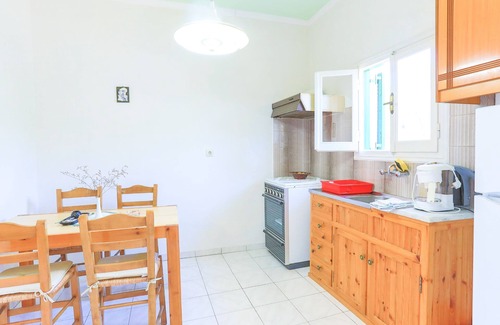 Agios Spyridon Corfu Apartment | Fran Apartment: Cozzy apartment with a shared pool, breakfast options and close to the beach