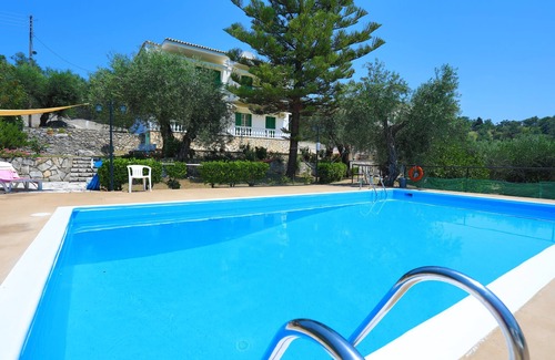 Agios Spyridon Corfu Apartment | Fran Apartment: Cozzy apartment with a shared pool, breakfast options and close to the beach