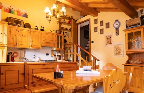 Brusimpiano Apartment | Franco's Court [4 Apartments]