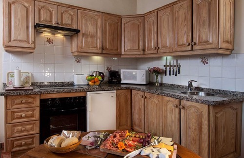 El Rincon Cottage | Frangipani Cottage - Boutique self-catering cottage with saltwater heated pool