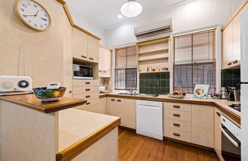 East Toowoomba House | Frangipani House - 3 bedroom Classic, Large, Comfy Queenslander in East Toowoomba