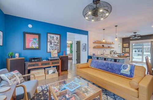 Frankfort House | Frankfort Vacation Rental Less Than 1 Mi to Lake Michigan!