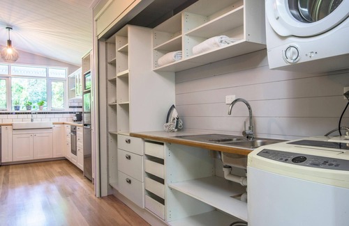 Olinda Cottage | Franklin Cottage - This country cottage offers fresh, Hamptons style decorations in luxuriously appointed cottage.