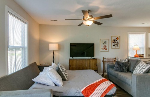 Clarksville House | Franklin Haven by Johnathan (1010 Franklin, #A)