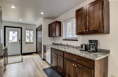 Eau Claire House | Franklin House. Minutes from Downtown Eau Claire