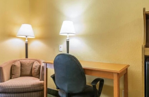 Franklin Hotel | Franklin Inn & Suites