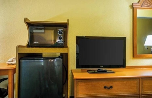 Franklin Hotel | Franklin Inn & Suites