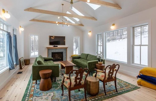 Manchester House | Franklin luxury Chalet w/guest house