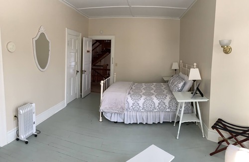 Saranac Lake Bed & Breakfast | Franklin Manor - Queen Suite