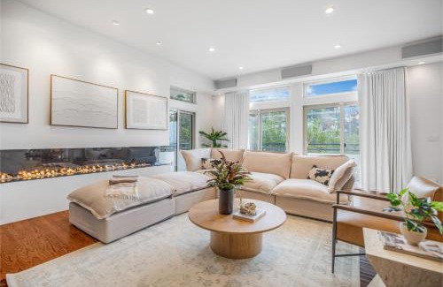 Hollywood Hills West Villa | Franklin Mediterranean Villa