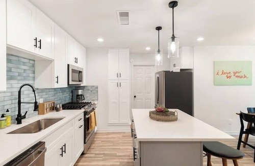 Franklin Park House | Franklin Park, 4BR, King Beds | Dove Springs Oasis