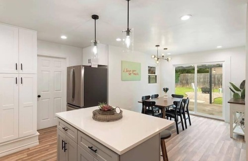 Franklin Park House | Franklin Park, 4BR, King Beds | Dove Springs Oasis