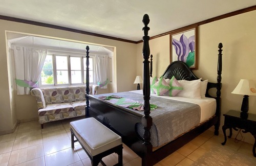 Runaway Bay Hotel | Franklyn D. Resort & Spa