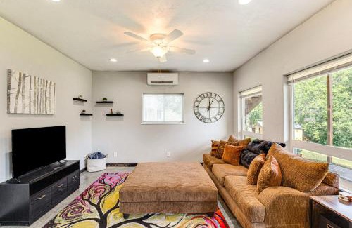 Berryville House | Frankston Vacation Rental Walk to Lake Palestine!