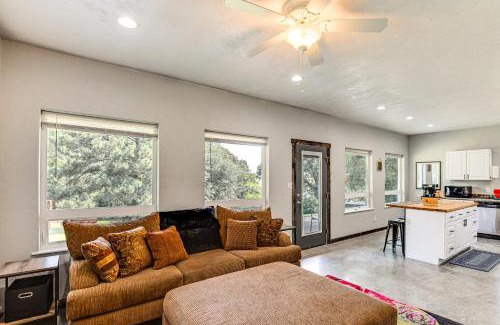 Berryville House | Frankston Vacation Rental Walk to Lake Palestine!
