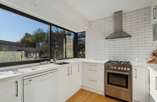 Kelvin Heights House | Frankton Favourite - Queenstown Holiday Home