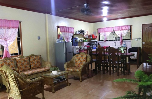 San Francisco Island House | Franky Jay Guesthouse has 2 bedrooms with air-condition.
