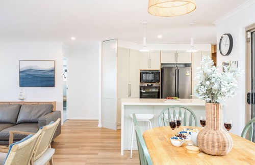 Kawungan House | Fraser Coast Modern Beach House 4BR – King Bed, Pool, WiFi Relax & Recharge