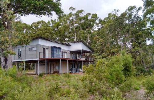 Kingfisher Bay House | Fraser Island House, stunning Sunset views, 5 bed/2.5 bth, pool table, 13 guests