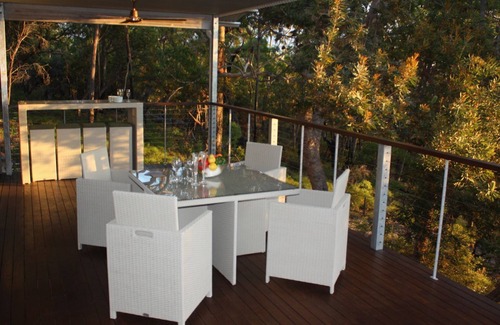 Kingfisher Bay House | Fraser Island House, stunning Sunset views, 5 bed/2.5 bth, pool table, 13 guests