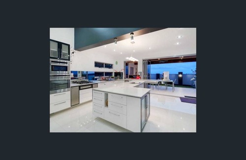 Nikenbah House | Fraser Island Views - Luxury Family House on the Hill with Panoramic Ocean Views