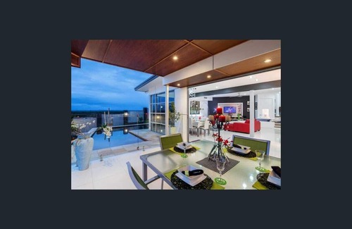 Nikenbah House | Fraser Island Views - Luxury Family House on the Hill with Panoramic Ocean Views