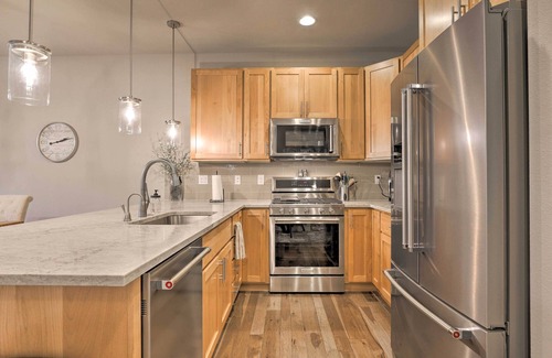 Rendezvous House | Fraser Retreat, Walk to Ski Shuttle & Main St